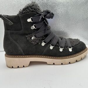 Woman’s Shoes